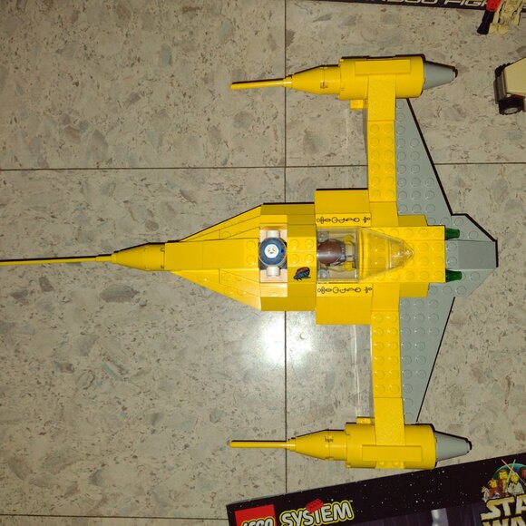 Like New Lego Star Wars Naboo Fighter, R2D2, with original box & instructions - Picture 4 of 13